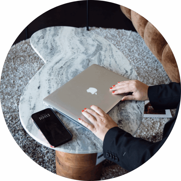 Yasémin Tuzkan Community Manager Instagram des Entrepreneuses